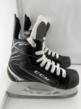 CCM 9040 Youth Hockey Skates - Black with White Laces Size 1